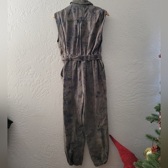 Urban Outfitters Denim Jumpsuit Size Small - Picture 6 of 8